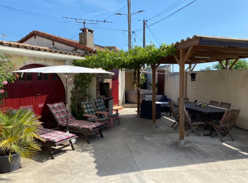 Appartement Tout Confort Avec Parking Ferme 阿爾勒 外观 照片